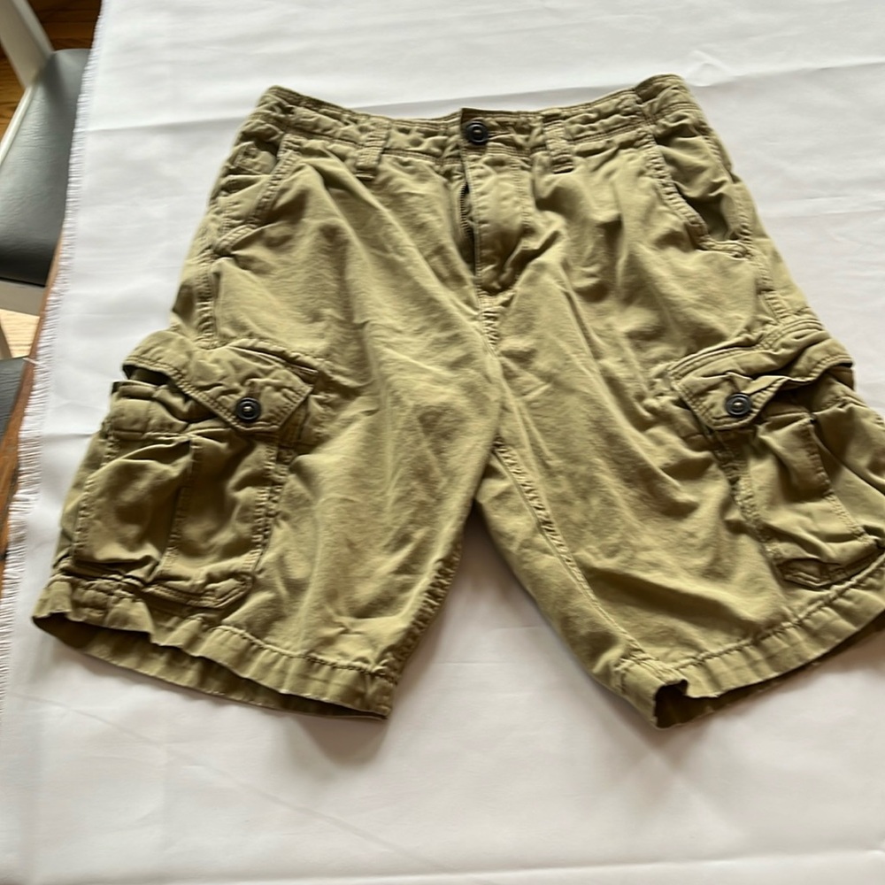 American Eagle classic khaki cargo shorts!